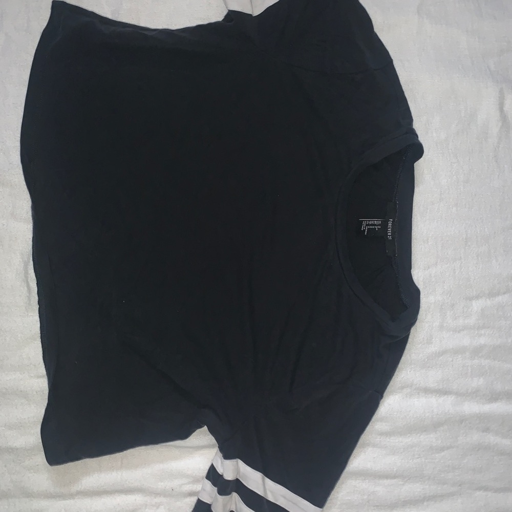 Black forever 21 cropped short sleeve tee